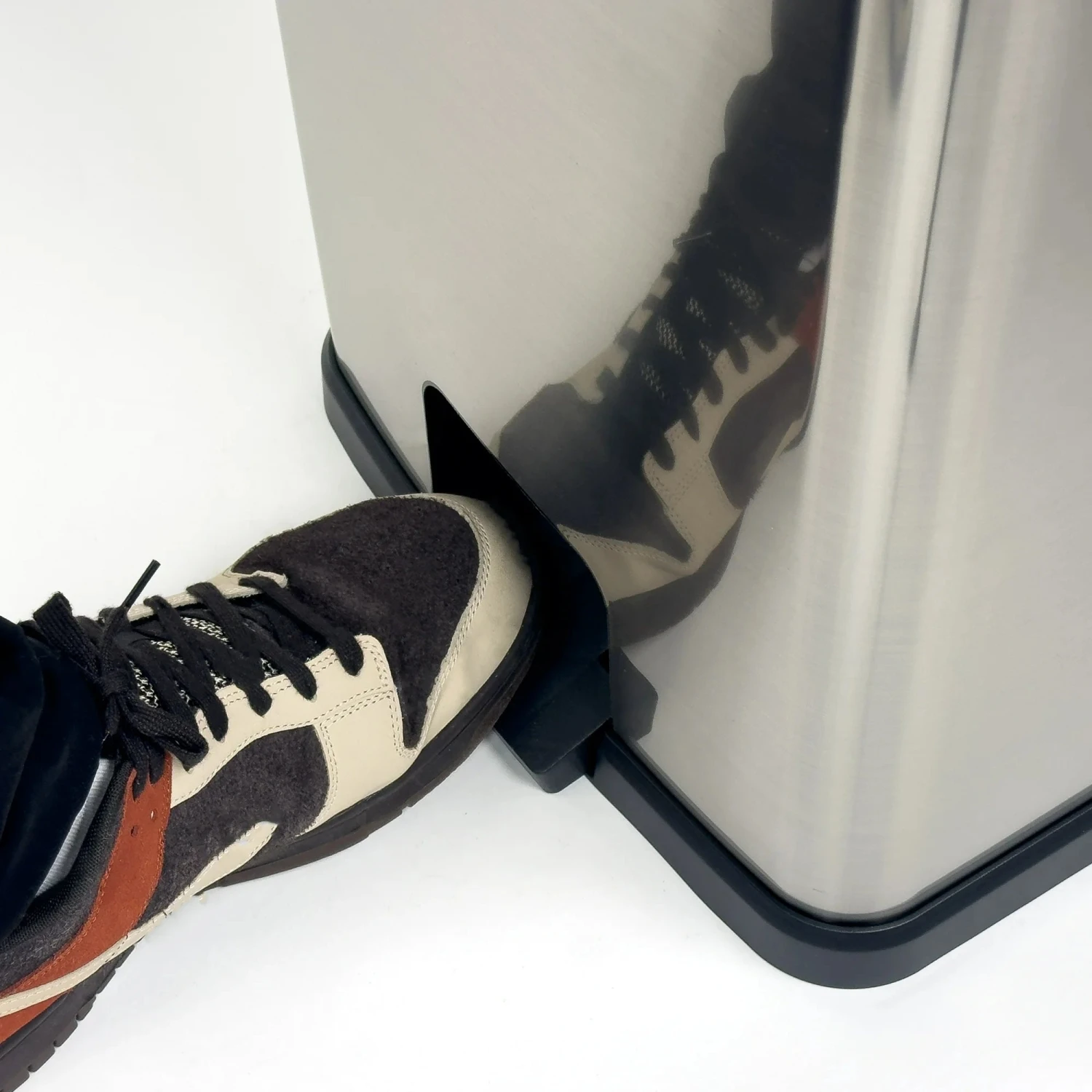 Mainstays Mainstays MS2023IML132 13.2 Gallon Trash Can, Plastic Rectangular Step Kitchen Trash Can, Silver 4 Mainstays Mainstays MS2023IML132 13.2 Gallon Trash Can, Plastic Rectangular Step Kitchen Trash Can, Silver - Image 4